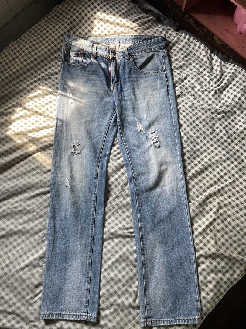 Y2K Dsquared2 Distressed Jeans (Category: Jeans) located in Naga. Submitted by curatedslips (Listing ID 1458728344, Image 1). Description: Dsquared2 📏 Measurements: 36” Waist × 43.5” Length × 8” Hem Beautifully Distressed! Good for Y2K/Vintage Outfits and loves grungy aesthetic.