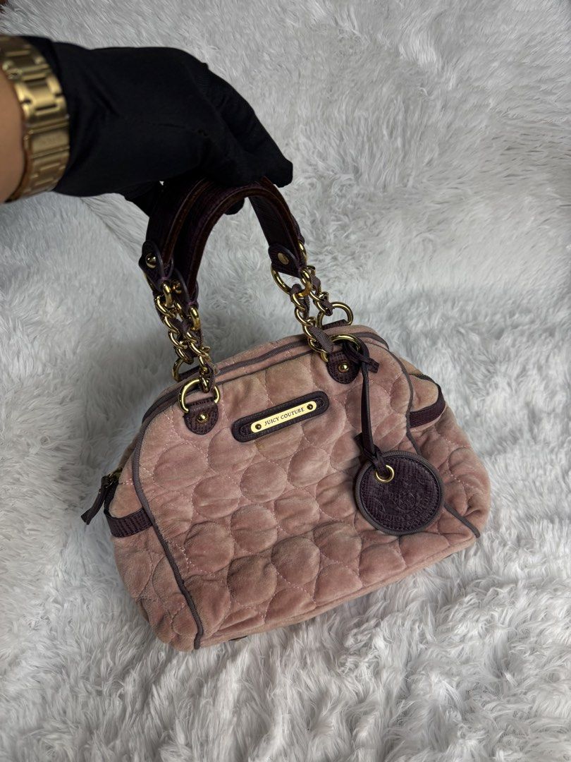 Y2k Juicy Couture Pursed Bag (Category: Luxury Bags & Wallets) located in Villaverde. Submitted by theluxurythrift.ph (Listing ID 1458812058, Image 1). Description: Wts Juicy Couture Rank AB Still in Good Condition Issue: Light Stains only (Need Clean) 2850 + Sf.