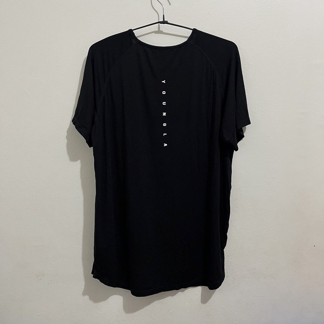 YOUNGLA COMPRESSION TEE SHORT SLEEVE (Category: Activewear) located in Sipalay. Submitted by trustmeyoullbefine (Listing ID 1458697779, Image 2). Description: YoungLA Script Tee Size large 21W 28.5L Good as new No flaws Rubber logo sa back 850 Dm.