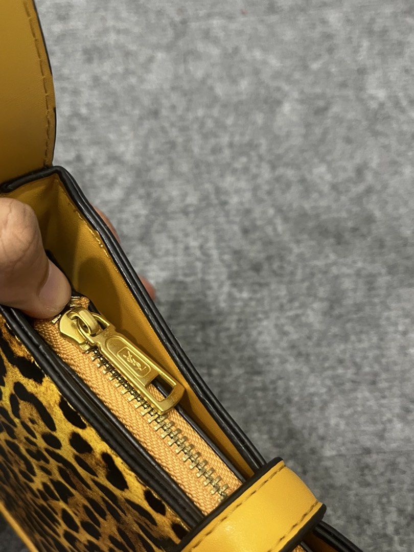 YSL leopard (Category: Luxury Bags & Wallets) located in Manila. Submitted by ryanmercado14 (Listing ID 1458866810, Image 3). Description: source from ukay bales no issue.