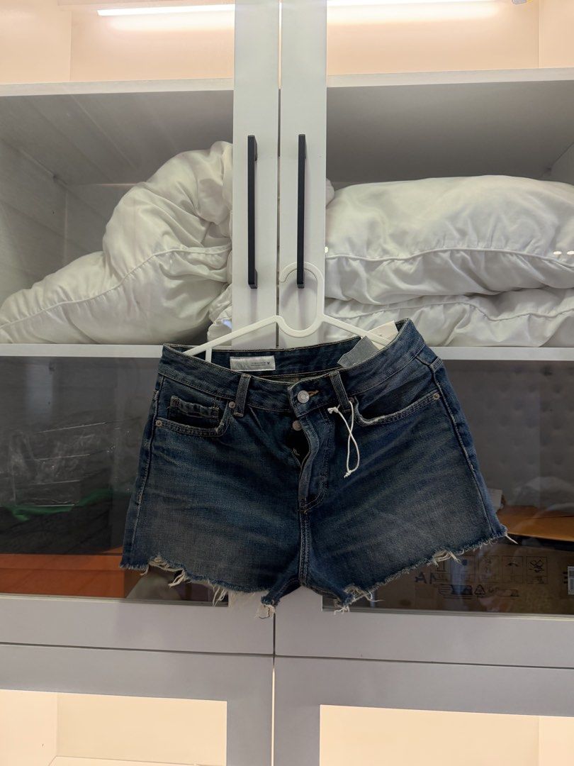 Zara denim shorts (Category: Shorts) located in Quezon City. Submitted by destashingmycloset (Listing ID 1458696620, Image 1). Description: .