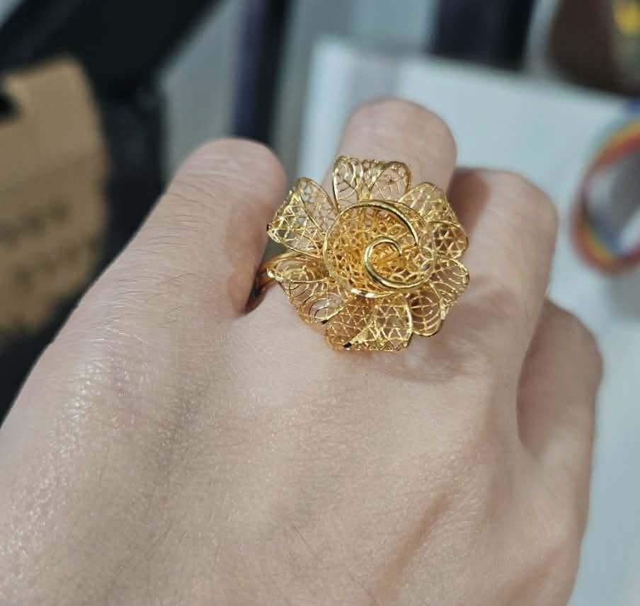 21k Saudi Gold Subasta Flower ring (Category: Rings) located in Manila. Submitted by bhelgoldseller2ndaccount (Listing ID 1453683572, Image 2). Description: 7700/grams Good as new One piece only.