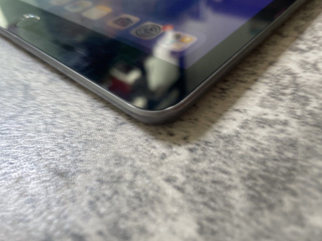 (Category: iPad) located in Singapore. Submitted by sm80979 (Listing ID 1451443430, Image 3). Description: - Apple iPad 7th Generation - Wi-Fi Model - 128GB Storage - Screen is bright and responsive - All buttons and ports fully functional - Ideal for browsing, entertainment, and everyday tasks.