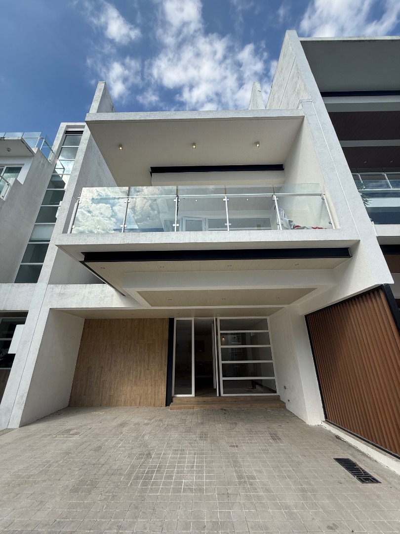 (Category: ) located in . Submitted by paolobarotillaleadrealty (Listing ID 1453672258, Image 1). Description: .