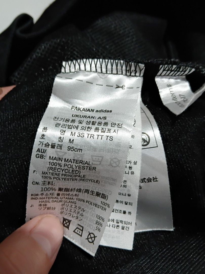 ADIDAS ESSENTIAL WARM UP 3 STRIPES TRACK JACKET (Category: Coats, Jackets and Outerwear) located in General Mariano Alvarez. Submitted by adonid (Listing ID 1453680889, Image 3). Description: ORIGINAL ADIDAS ESSENTIAL WARM UP 3 STRIPES TRACK JACKET GOOD CONDITION NORMAL SIGN OF USAGE ONLY. W34 L26.