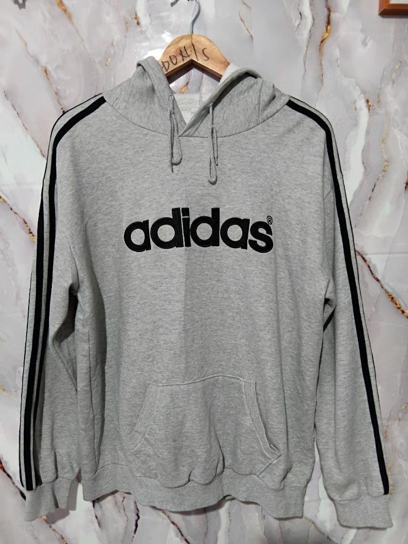 ADIDAS ESSENTIALS 3 STRIPES PULL OVER HOODIE (Category: Coats, Jackets and Outerwear) located in General Mariano Alvarez. Submitted by adonid (Listing ID 1453666611, Image 1). Description: ORIGINAL ADIDAS ESSENTIALS 3 STRIPES PULL OVER HOODIE GOOD CONDITION NORMAL SIGN OF USAGE ONLY. W40 L26.