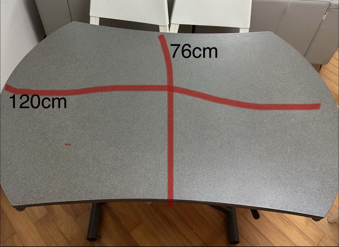 Adjustable dining table （分類：桌子）位於 Hong Kong。 由 misteryingchan 提交（商品編號 1453744691，圖片 2）。簡介： Adjustable dining table。