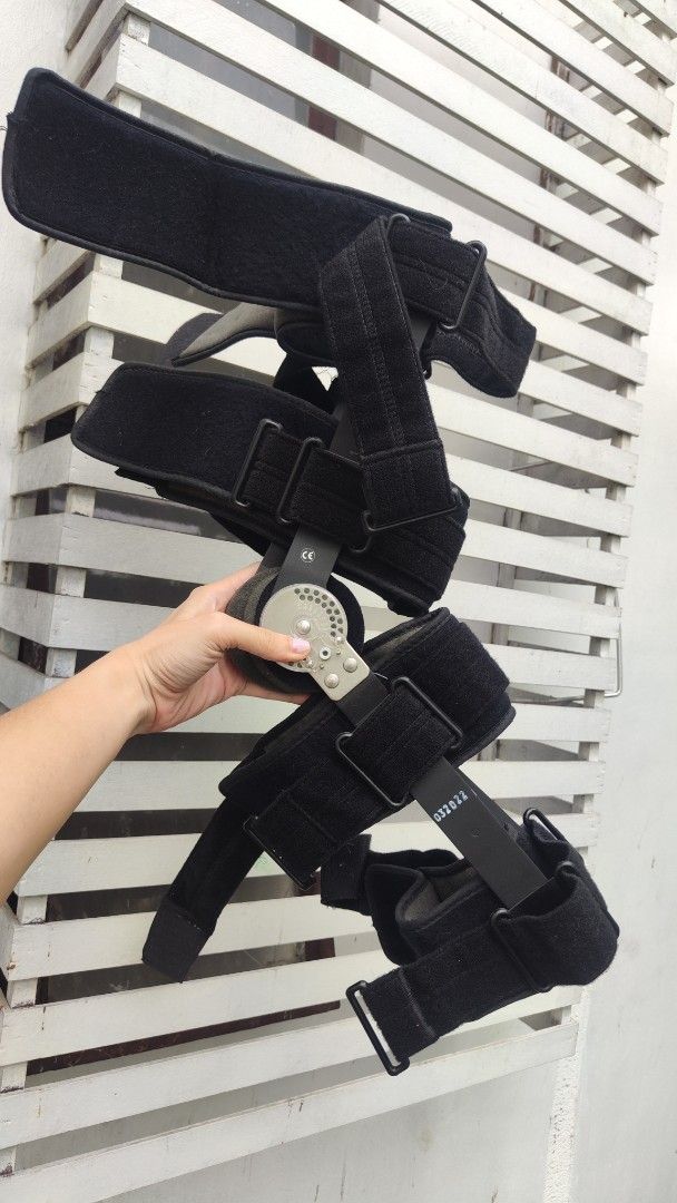 Adjustable Hinged Knee Brace (for ACL) (Category: Braces, Support & Protection) located in Quezon City. Submitted by miasellvador (Listing ID 1453723213, Image 1). Description: - Adjustable hinged knee/acl brace -0-90 - Provides excellent support and stability - Multiple straps for a secure and customized fit - Hinges allow for controlled range of motion - Perfect for post-surgery recovery or injury support - Please check photos for detailed cond