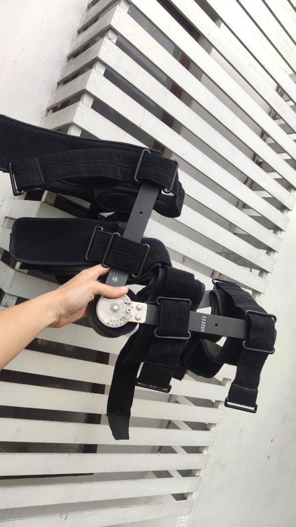 Adjustable Hinged Knee Brace (for ACL) (Category: Braces, Support & Protection) located in Quezon City. Submitted by miasellvador (Listing ID 1453723213, Image 3). Description: - Adjustable hinged knee/acl brace -0-90 - Provides excellent support and stability - Multiple straps for a secure and customized fit - Hinges allow for controlled range of motion - Perfect for post-surgery recovery or injury support - Please check photos for detailed cond