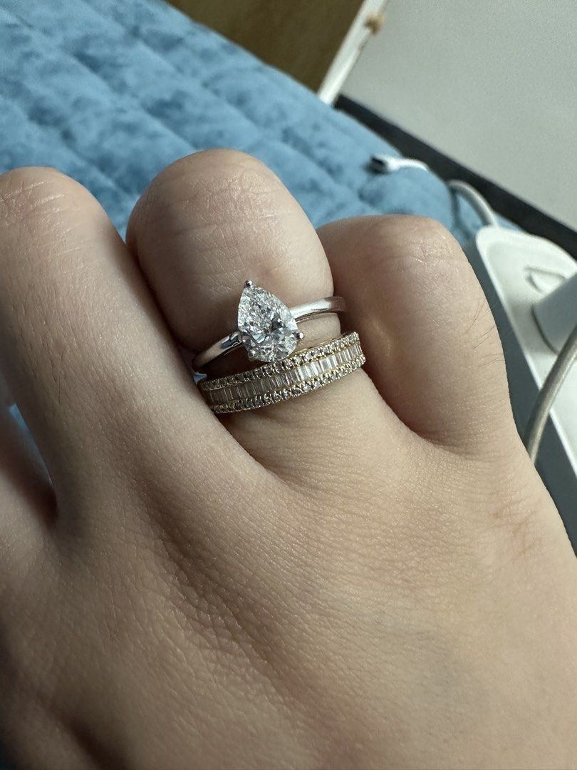 Affordable engagement Ring, 1ct pear shape lab diamond in S295 setting (Category: Rings) located in Caloocan City. Submitted by rhyne000 (Listing ID 1453789946, Image 1). Description: 1ct Pear shape Lab diamond wit Certificate In Silver Setting Size 7, can be resize or resetting to 14/18k gold.