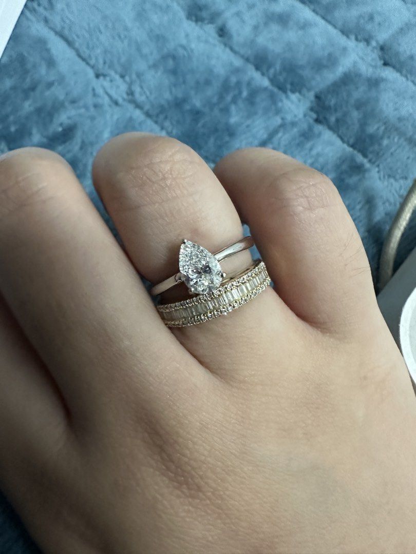 Affordable engagement Ring, 1ct pear shape lab diamond in S295 setting (Category: Rings) located in Caloocan City. Submitted by rhyne000 (Listing ID 1453789946, Image 2). Description: 1ct Pear shape Lab diamond wit Certificate In Silver Setting Size 7, can be resize or resetting to 14/18k gold.