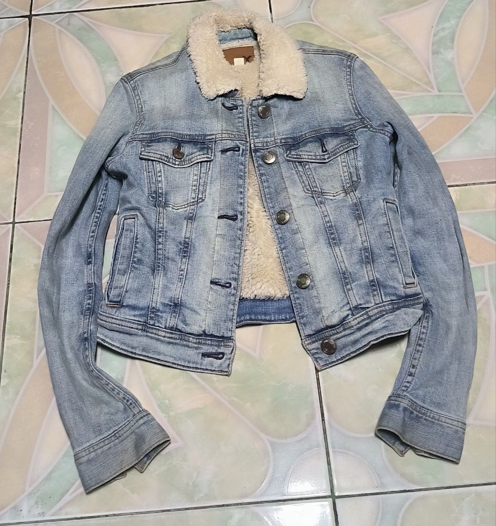 American Outfitters Sherpa Lined Denim Jacket (Category: Coats, Jackets and Outerwear) located in Manila. Submitted by itsmelawrence (Listing ID 1453806074, Image 1). Description: - Classic blue denim jacket - Lined with warm sherpa for extra coziness - Button-up front and cuffs - Two chest pockets and two side pockets - Ideal for cooler weather - American Outfitters brand.