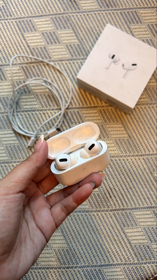 Apple AirPods Pro (2nd Gen) - Left not Working (Category: Earphones) located in Taguig. Submitted by ij_dh (Listing ID 1453722842, Image 1). Description: - Apple AirPods Pro (2nd Generation) - Includes original charging case - Comes with USB-C charging cable - Left not working.