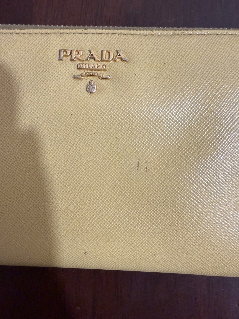 Auth Prada Wallet (Category: Luxury Bags & Wallets) located in Cebu City. Submitted by shopnsave2015 (Listing ID 1453646084, Image 2). Description: In good condition Riri zipper and Working zipper No discoloaration With minimal rubs No card included, nawala .