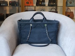(Category: ) located in . Submitted by luxurydesignerbrands (Listing ID 1453783635, Image 1). Description: .