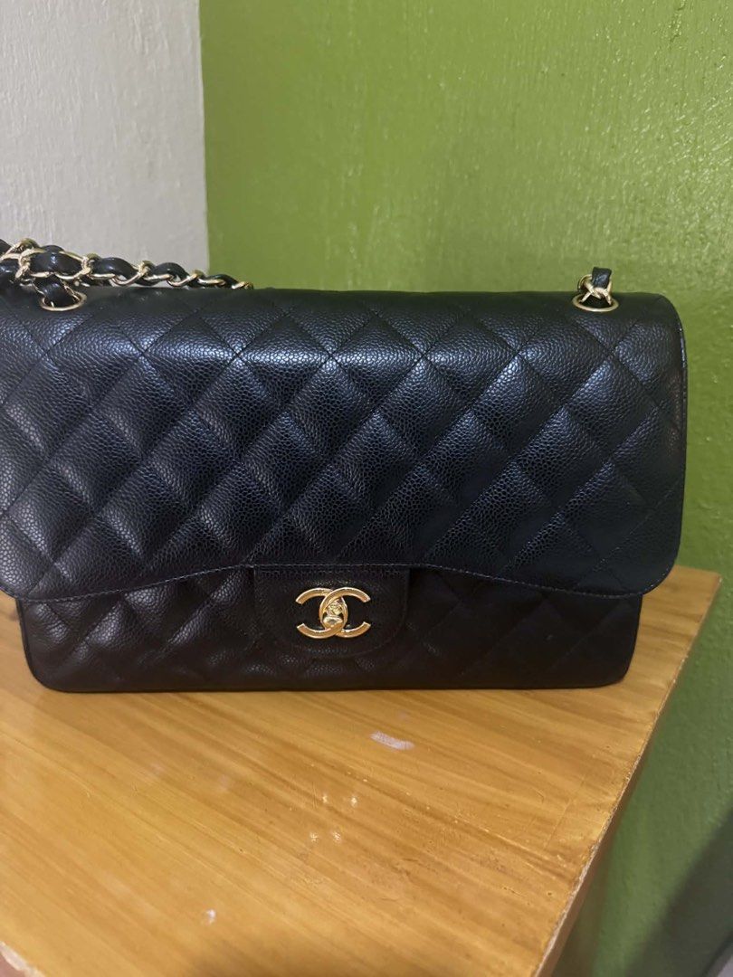 Authentic Chanel Classic Double Flap Jumbo GHW (Category: Luxury Bags & Wallets) located in Quezon City. Submitted by jhaediah (Listing ID 1421321708, Image 2). Description: Authentic 💯 Jumbo DF GHW With dustbag and authenticity card Series 19 💕8.4.74 Rank A.