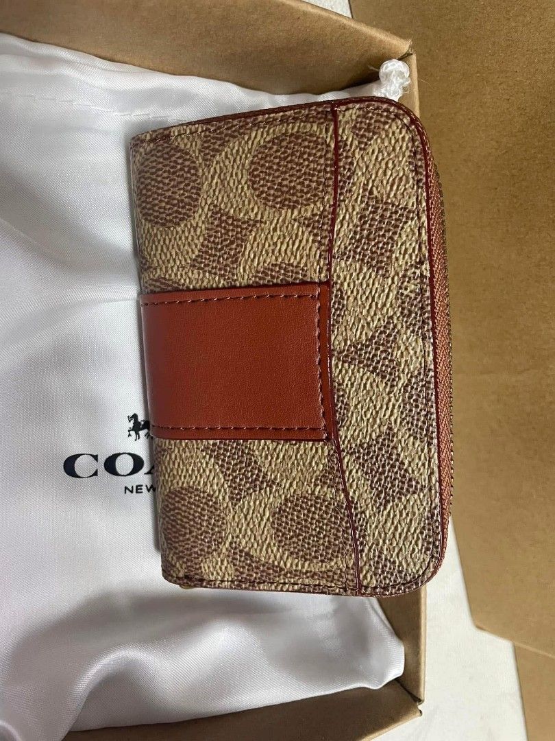 Authentic Coach Wallet for Women (Category: Wallets & Card holders) located in Manila. Submitted by Authentic4Less_OLShop (Listing ID 1453777325, Image 2). Description: Reserve yours now!!! Super nice in actual ☺️🤩 ORIGINAL MALL PULL OUT ✅Brand new ✅ With inclusions RESELLERS ARE WELCOME!!!🥰 DISCLAIMER: authenticforless OLShop is not affiliated with any of the brands posted in this account. Copyrights and trademarks are solely of the brand owne