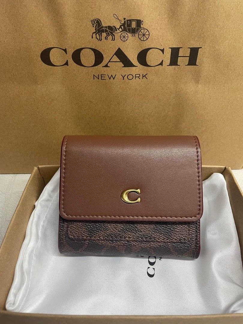 Authentic Coach Wallet for Women (Category: Wallets & Card holders) located in Manila. Submitted by Authentic4Less_OLShop (Listing ID 1453777668, Image 1). Description: Reserve yours now!!! Super nice in actual ☺️🤩 ORIGINAL MALL PULL OUT ✅Brand new ✅ With inclusions RESELLERS ARE WELCOME!!!🥰 DISCLAIMER: authenticforless OLShop is not affiliated with any of the brands posted in this account. Copyrights and trademarks are solely of the brand owne
