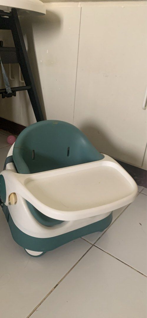 Baby Booster Seat with Tray (Category: Other Kids Furniture) located in Manila. Submitted by quickwater_a4e5b0 (Listing ID 1453803618, Image 1). Description: - Green and white baby booster seat - Removable tray for easy cleaning - Includes safety straps - Folds for convenient storage - Perfect for feeding time - Minor scuffs on tray and seat, otherwise in good working condition.