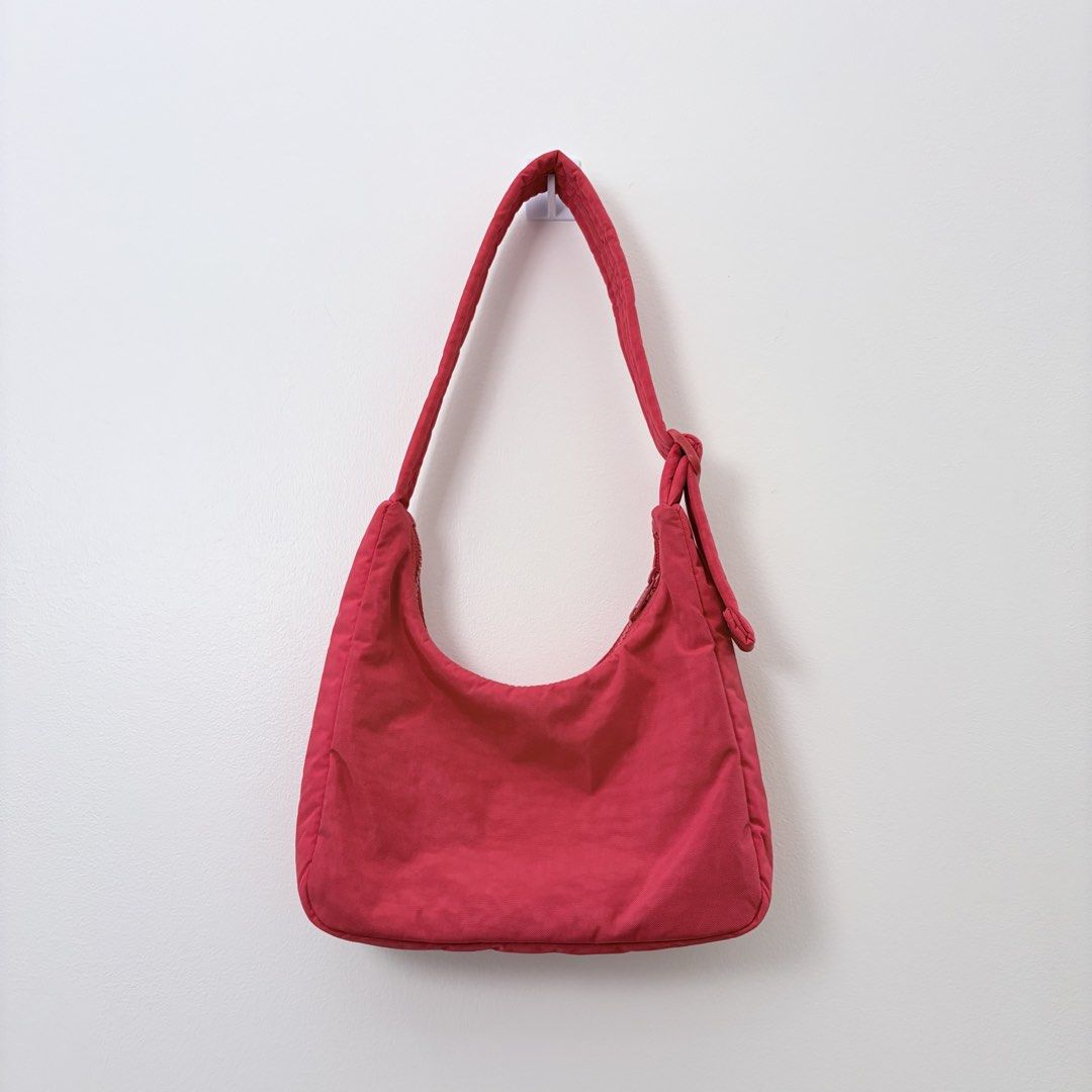 Baggu - Mini Nylon Shoulder Bag - Candy Apple color (Category: Shoulder Bags) located in Quezon City. Submitted by karenfernandez (Listing ID 1453719408, Image 1). Description: Baggu Nylon Shoulder Bag in Candy Apple ✅No more tags, but never used! ✅Bought at ₱3,350 from Certified Calm ✅interior pocket ✅Durable nylon material ✅Spacious ✅Lightweight RFS: Want a new color from Baggu 🤭 📍QC, Aurora Blvd. Near Katipunan 📦 Lalamove or GrabExpress or 