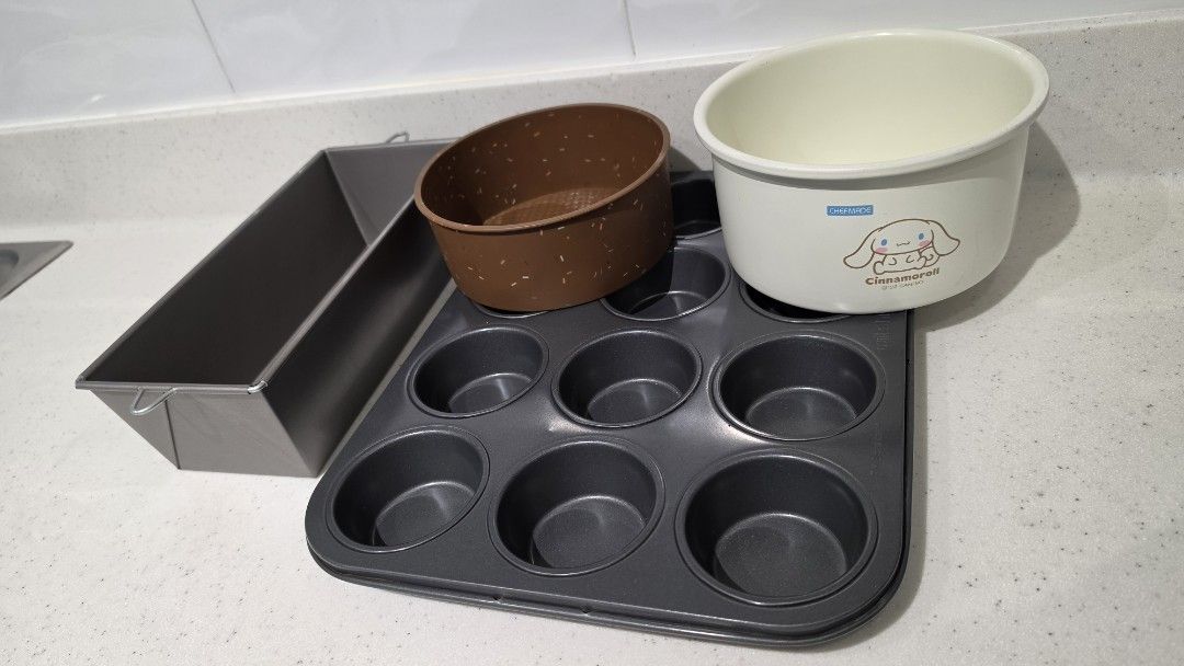 Assorted bakeware (Category: Bakeware) located in Singapore. Submitted by kari.na (Listing ID 1453656313, Image 1). Description: Baking set: loaf pan, 12-cup muffin tin, Cinnamoroll round cake pan and a silicone mold..