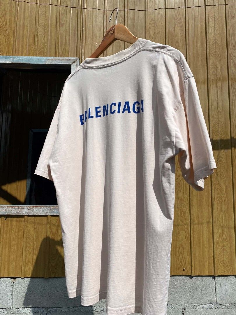Balenciaga Logo T-Shirt (Category: Tshirts & Polo Shirts ) located in General Santos City (Dadiangas). Submitted by winter09503 (Listing ID 1453626083, Image 2). Description: - Balenciaga T-Shirt - Color: Light Beige / Cream - Features Balenciaga logo on the front - Large logo graphic on the back - Classic crew neck and short sleeves - Comfortable, oversized fit - Perfect staple piece for your wardrobe.
