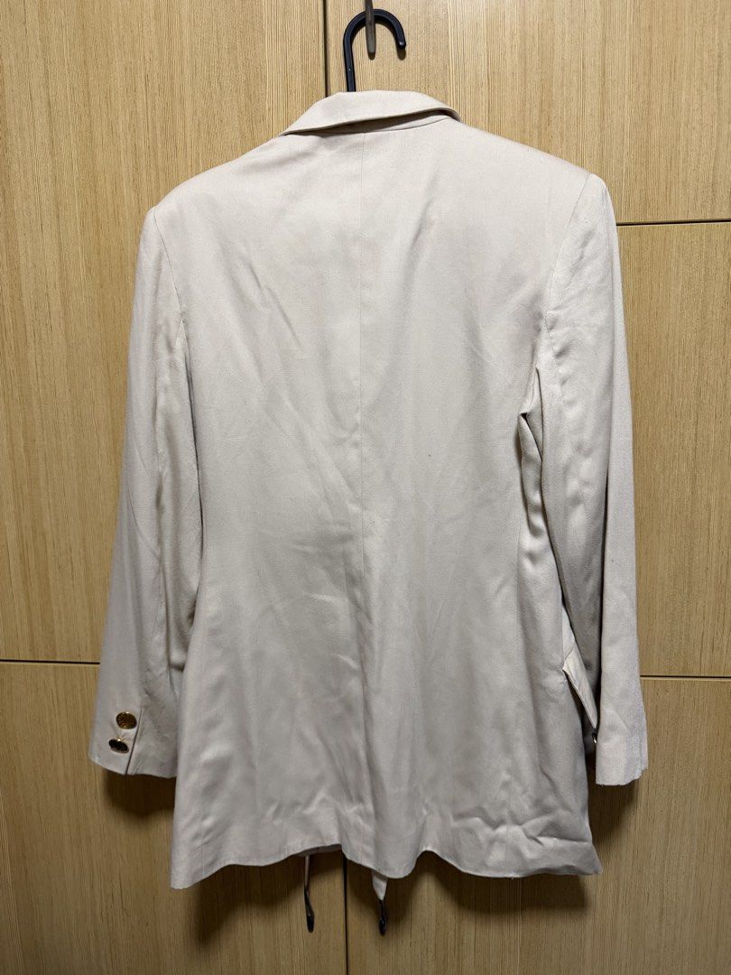 Beige Blazer with Shoulder Pads (Category: Coats, Jackets and Outerwear) located in Mandaluyong City. Submitted by _jdeclutters (Listing ID 1453742353, Image 3). Description: .