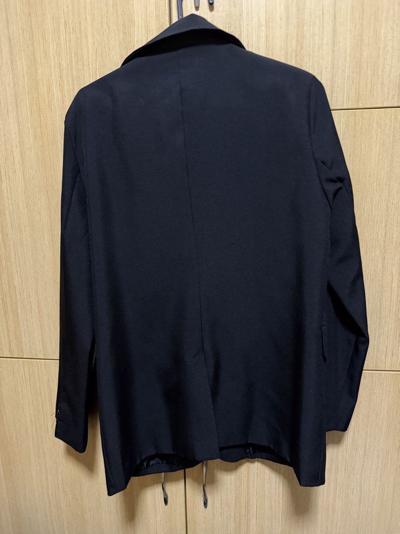 Black Blazer (Category: Coats, Jackets and Outerwear) located in Mandaluyong City. Submitted by _jdeclutters (Listing ID 1453741641, Image 3). Description: .