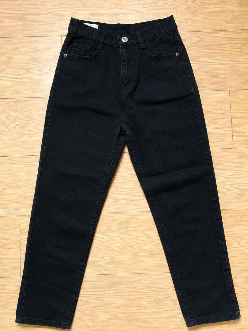 Black High-Waist Straight Jeans (Category: Jeans) located in Quezon City. Submitted by beloved_jeans_jooyaa (Listing ID 1453708819, Image 1). Description: Dm po for more info and measurements of the jeans..