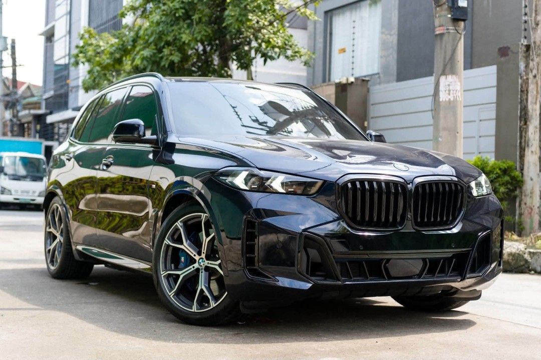 BMW X5 xDrive25d M Sport Auto (Category: New Cars) located in Pasig City. Submitted by furmom06 (Listing ID 1453701215, Image 1). Description: BRANDNEW !!️ Actual price 6.9M 200 ODO more or less (direct from Casa to House) Negotiable upon viewing 2026 BMW X5 plug-in HYBRID AT xDrive50e M Sport (Plug-in Hybrid) Pinakabago at mataas na antas ✔️3.0L in-line 6 TwinPower Turbo Petrol Engine ✔️489hp ✔️700nm ng torque ✔️saklaw ng electric na 100-118kms 