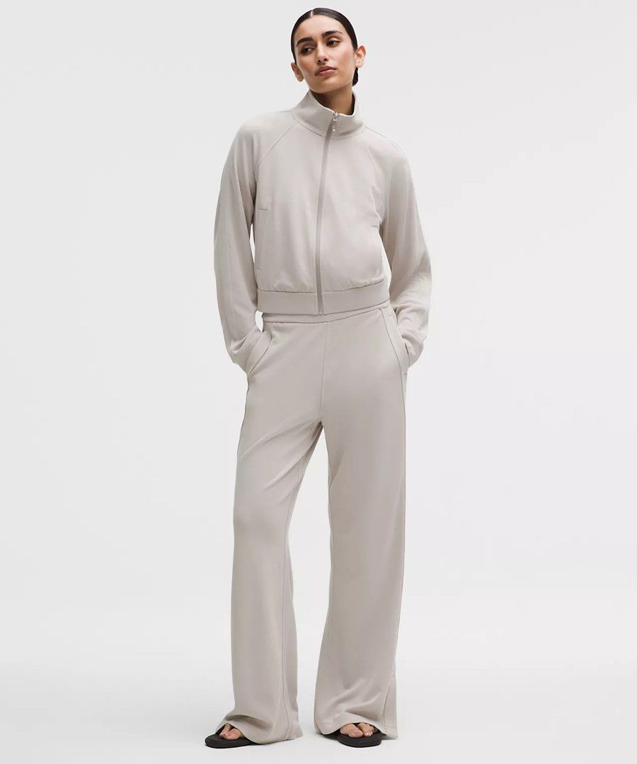 BNWT Lululemon Softstreme Pique High Rise Pant (Category: Activewear) located in Cebu City. Submitted by thegoodcatchceb (Listing ID 1453799292, Image 1). Description: 10/10 Never worn Only fitted Color: 10/10 (No fading) Size: Medium Asian Fit .
