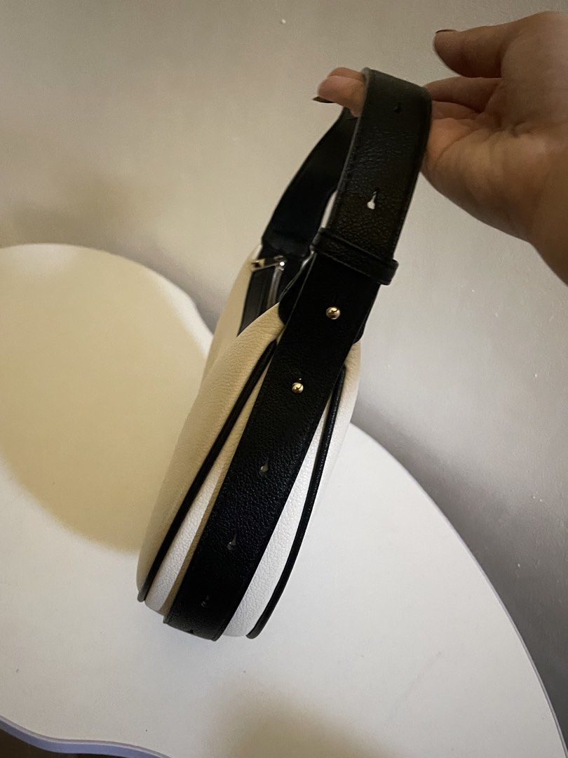 Bostanten half moon bag (Category: Shoulder Bags) located in Taguig. Submitted by declutterwithtally (Listing ID 1453714308, Image 3). Description: .