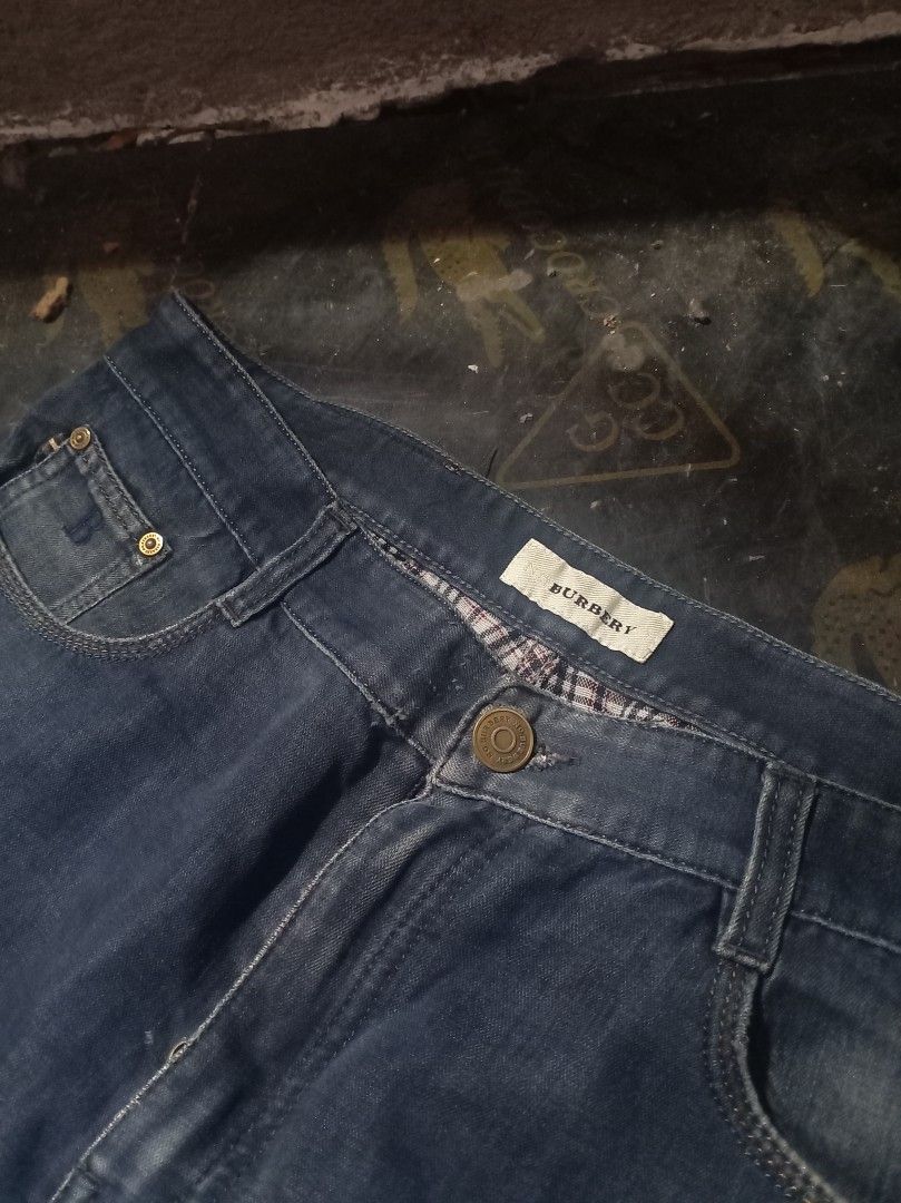 Burberry Denim Jeans Size 36 (Category: Jeans) located in Manila. Submitted by trhiftychong (Listing ID 1453763793, Image 2). Description: - Authentic Burberry Jeans - Dark Wash Denim - Button Fly with YKK Zipper - Size: 36 - Fit: Classic - Ideal for Everyday Wear - Please check photos for detailed condition.