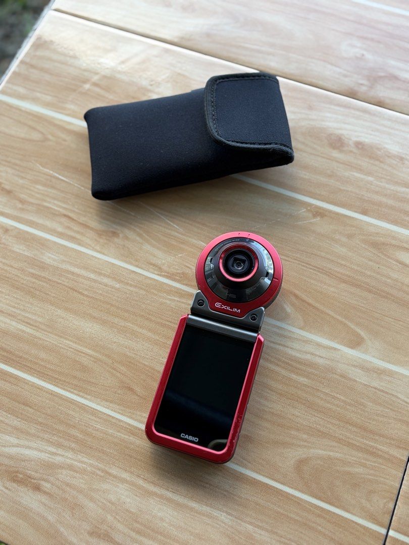 Casio Exilim EX-FR100 (RED) 🍒 (Category: Cameras) located in Imus. Submitted by digiget.ph (Listing ID 1453701481, Image 3). Description: Casio Exilim EX-FR100 (RED) 🍒 Rare Unit — 2015 Model (Flip-cam) NO ISSUES — FULLY FUNCTIONAL 9/10 Cosmetics 10.2 megapixel CMOS sensor Waterproof & shockproof Bluetooth & WiFi ready Detachable and flippable Full HD (1080p) Ultra-wide 16mm Interval shooting(time lapse) Panorama shooting Inclusions — Casio unit