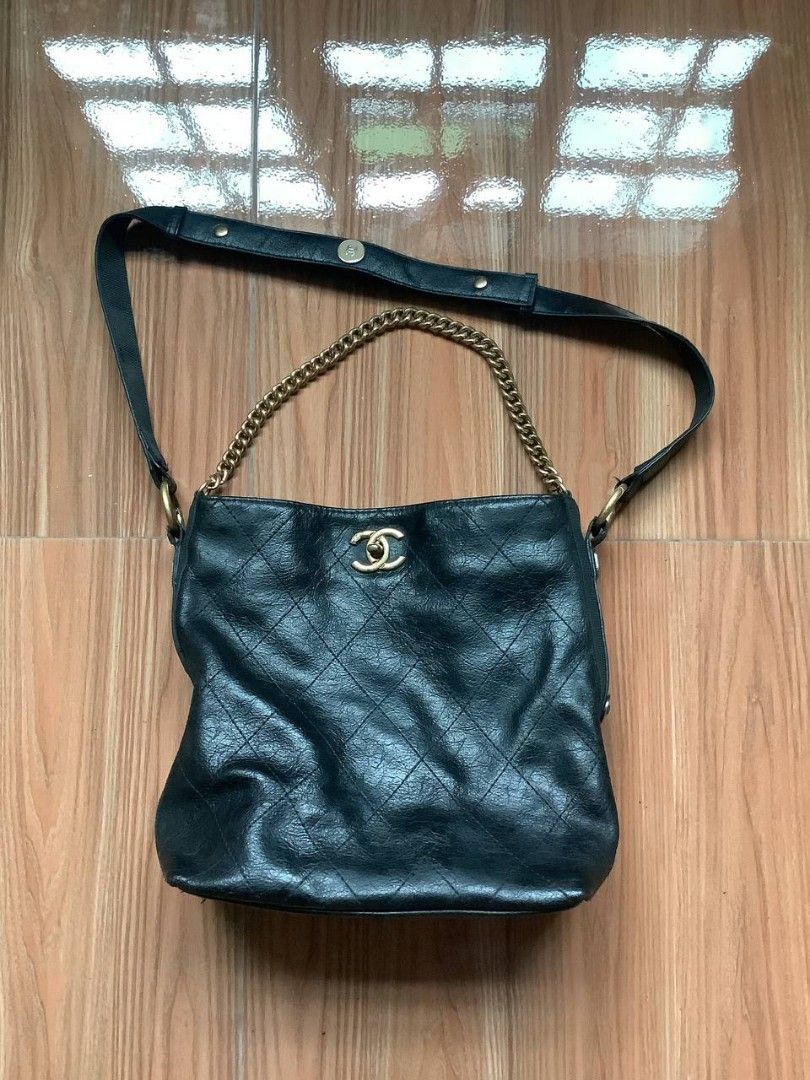 Chanel Quilted Leather Hobo 2 Way Bag (Category: Luxury Bags & Wallets) located in Canaman. Submitted by stayhypethrifted (Listing ID 1453645352, Image 2). Description: .