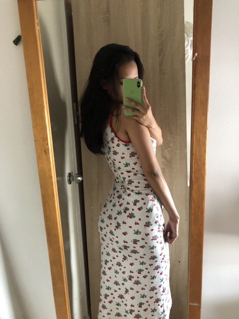 Cherry Dress (Category: Dresses) located in Manila. Submitted by labrhinth (Listing ID 1453624273, Image 3). Description: Good for beach Size: S-L No issue.