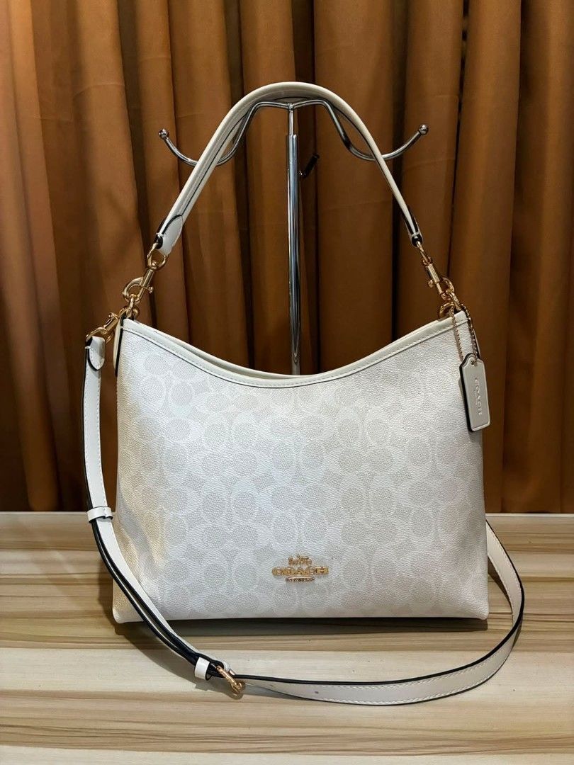coach 2 way (Category: Luxury Bags & Wallets) located in Las Pinas. Submitted by ajen7 (Listing ID 1453681544, Image 1). Description: .