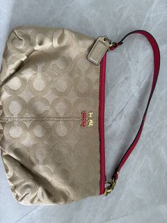 (Category: ) located in . Submitted by chopeandthrift (Listing ID 1453706047, Image 1). Description: .