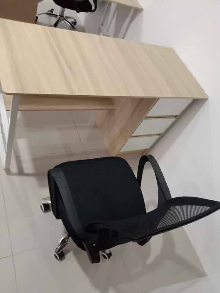 Computer Table and Office Chair (Category: Tables & Sets) located in Manila. Submitted by redonline (Listing ID 1453693891, Image 2). Description: Computer Table 2000 Office Chair 950 Table Size:120x50x73cm White, Maple ON HAND BRAND NEW Mode of Payment: Gcash,COD Same day delivery + Delivery Fee.