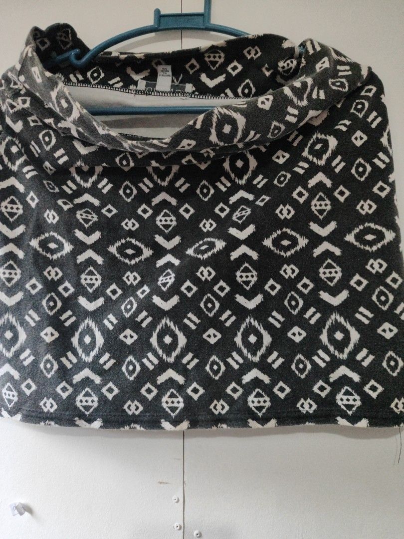 Cotton On T-shirt with Geometric Pattern (Category: Tshirts & Polo Shirts ) located in Cavite. Submitted by marosa0121 (Listing ID 1453623544, Image 1). Description: -atleast buy 1 - Brand: Cotton On - Color: Grey and white geometric pattern - Material: Soft fabric - Fit: Comfortable - Condition: New with tags - Style: Casual wear.