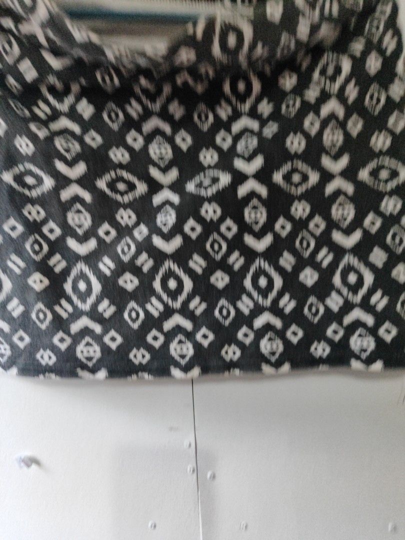 Cotton On T-shirt with Geometric Pattern (Category: Tshirts & Polo Shirts ) located in Cavite. Submitted by marosa0121 (Listing ID 1453623544, Image 2). Description: -atleast buy 1 - Brand: Cotton On - Color: Grey and white geometric pattern - Material: Soft fabric - Fit: Comfortable - Condition: New with tags - Style: Casual wear.