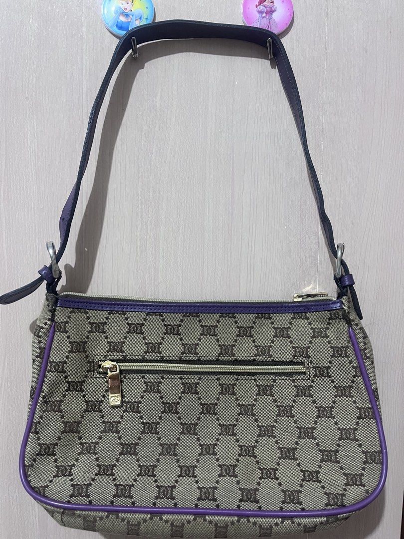 Dima Borsa Monogram kili bag | free shipping (Category: Shoulder Bags) located in Iloilo. Submitted by youronlinesister (Listing ID 1453648924, Image 3). Description: Dima Borsa Monogram Kili bag| free shipping Preloved not perfect Leather detail and metal hardware sa front may signs of use Maganda Kasya small payong, long wallet Price:P480/ free shipping via J&T Mop: gcash.