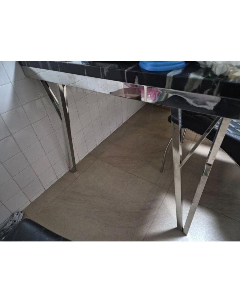 Dining table (Category: Tables & Sets) located in Singapore. Submitted by frenchtoastt (Listing ID 1453683634, Image 2). Description: 1.5mL * 0.9mW * 0.77mH Own delivery to be arranged.