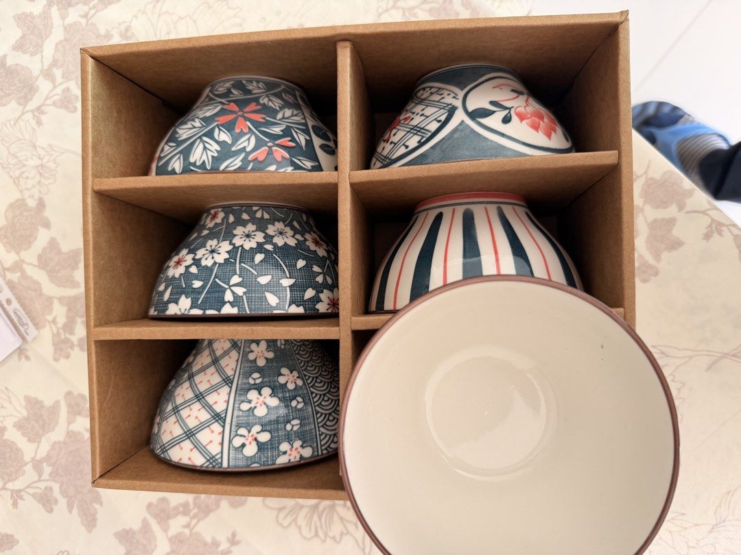 Dinnerware (Category: Dinnerware & Cutlery) located in Singapore. Submitted by professor2809 (Listing ID 1453627992, Image 3). Description: Beautiful 6 cups set ideal for gifting I have around 10 such sets .