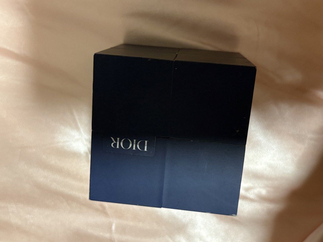 Dior ring (Category: Jewelry) located in Singapore. Submitted by wasuosuspsup (Listing ID 1453788342, Image 2). Description: Got this for someone but well things happen 🤡 authentic, in size m. No invoice already, only the box.