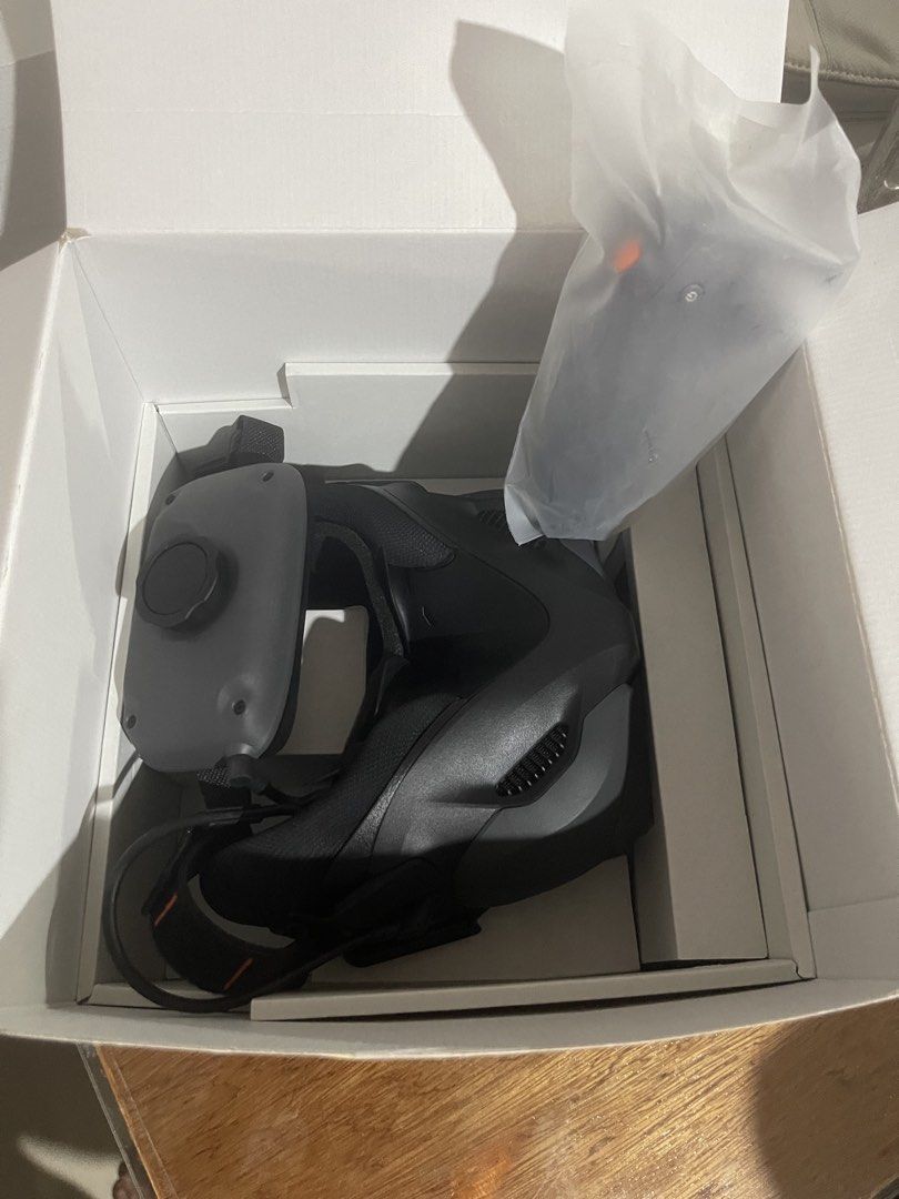 DJI N3 Goggles Motion Controller 3 (Category: Drones) located in Cavite. Submitted by boldbird_5bb61a (Listing ID 1453774209, Image 2). Description: -bagong bago pa bnuksan lng for testing sa loob ng bahay -DJI FPV Goggles N3 - Includes Motion Controller - Original packaging included - Reusable lens protector - Ideal for FPV flying - Feel free to ask questions!.