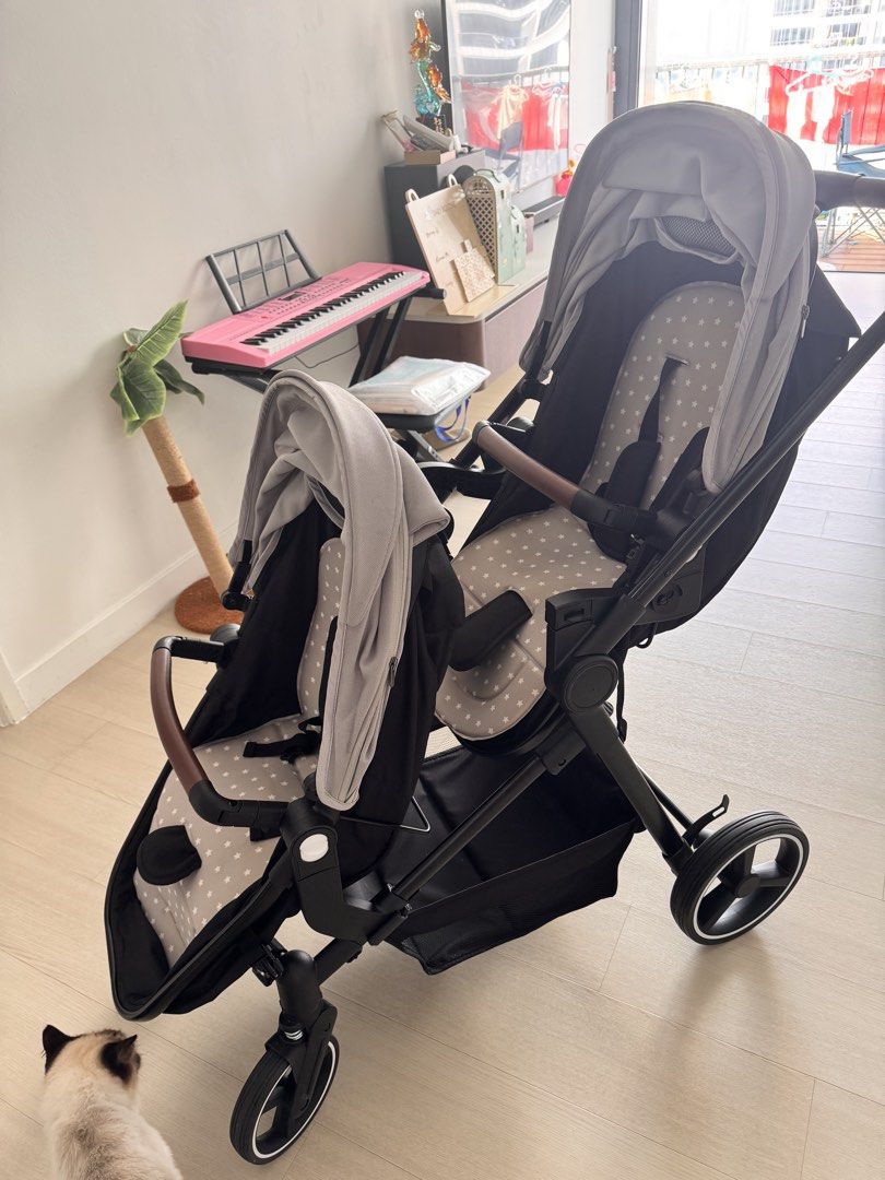 Double stroller (Category: Strollers) located in Singapore. Submitted by wonderlands (Listing ID 1453633085, Image 2). Description: Item was used a few times only. Very versatile and can be set up in different ways..