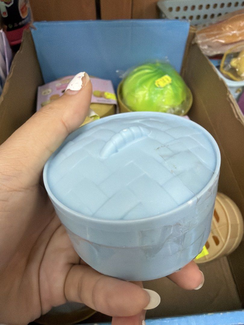 Dumpling squishy （分類：互動玩具）位於 Hong Kong。 由 1234567676767 提交（商品編號 1453687108，圖片 2）。簡介： Viral dumpling squishy Large : $30 Small: $20。
