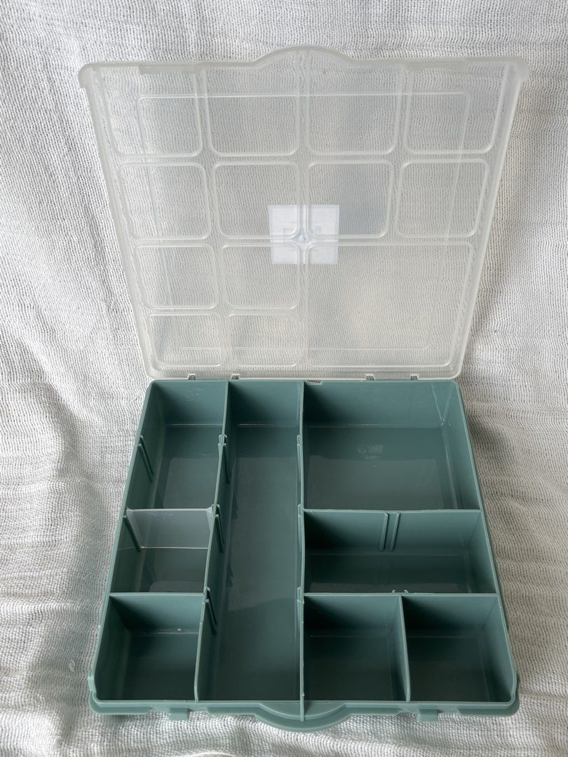 Easy Living & Sham Colour Your Fruit Storage Containers (Category: Food Organization & Storage) located in Manila. Submitted by prima_onda (Listing ID 1453662568, Image 3). Description: - Two clear plastic storage containers. - One container features a lid with multiple compartments, perfect for organizing small items like screws, beads, or stationery. - The second container is a larger, rectangular one with a lid, suitable for food storage, craf