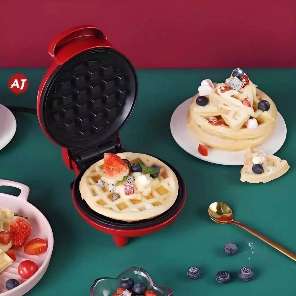 Electric mini waffle maker (Category: Cookers) located in Manila. Submitted by lyfrancois14 (Listing ID 1453622524, Image 2). Description: .